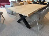 Eettafel met zwart metalen X-poot naturel – foto 5 – kavel bij Onlineveilingmeester, Joure