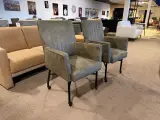 Set van 2 eetkamerstoelen, zwart onderstel olive groen – foto 3 – kavel bij Onlineveilingmeester, Joure