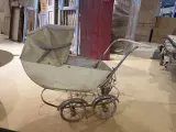 Kinderwagen decoratie créme – foto 2 – kavel bij Onlineveilingmeester, Joure