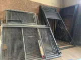 3x Officiële padelbanen frames en glazen panelen ca. 50 panelen – foto 2 – kavel bij Onlineveilingmeester, Hoogeveen
