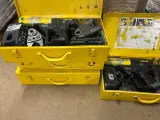 2x REMS accu-perstangen met persbekken, 4x metalen transportkoffers – foto 6 – kavel bij Onlineveilingmeester, Hoogeveen