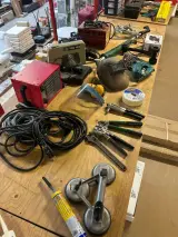 Elektrisch gereedschap, zaagmachine, acculader en diverse handgereedschappen W.o. Makita, Stanley, FERM – kavel bij Onlineveilingmeester, Hoogeveen