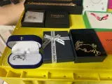 31x Sieraden en accessoires W.o. MYKA, Joöli's, Addà Gems, Guess, Oak & Luna – foto 2 – kavel bij Onlineveilingmeester, Hoogeveen