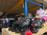 10x Skeelers, rolschaatsen en skateboard W.o. Uepai – foto 7 – kavel bij Onlineveilingmeester, Hoogeveen