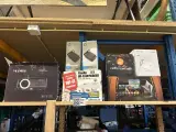 Partij elektronica w.o. HP laptopladers, Devolo WiFi-adapters en diverse projectoren – kavel bij Onlineveilingmeester, Hoogeveen