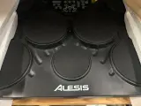 Draagbaar elektronisch tafel-drumstel Alesis – foto 4 – kavel bij Onlineveilingmeester, Hoogeveen