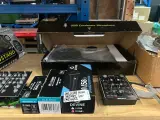 7x Muziekinstrumenten, studio- en audioapparatuur W.o. Devine, Roland – foto 2 – kavel bij Onlineveilingmeester, Hoogeveen