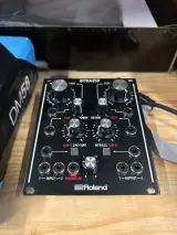 7x Muziekinstrumenten, studio- en audioapparatuur W.o. Devine, Roland – foto 6 – kavel bij Onlineveilingmeester, Hoogeveen