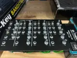 7x Muziekinstrumenten, studio- en audioapparatuur W.o. Devine, Roland – foto 7 – kavel bij Onlineveilingmeester, Hoogeveen