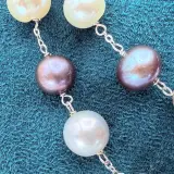 Meerkleurig parelcollier (10mm) met magnetische sluiting – foto 5 – kavel bij Onlineveilingmeester