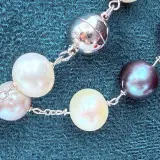 Meerkleurig parelcollier (10mm) met magnetische sluiting – foto 6 – kavel bij Onlineveilingmeester