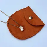 Christian Dior goldplated collier met pendant en strass – foto 4 – kavel bij Onlineveilingmeester