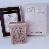 Zippo Marlboro Limited Edition Aansteker met Doos – foto 2 – kavel bij Onlineveilingmeester