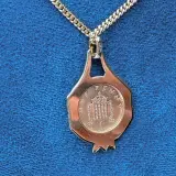 Goldplated collier met Elizabeth II One Penny munt - 1983 – foto 5 – kavel bij Onlineveilingmeester