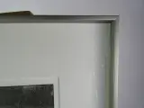 Mysterieus Surrealistisch Kunstwerk achter glas – foto 12 – kavel bij De Kringwinkel, Heverlee