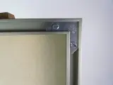 Mysterieus Surrealistisch Kunstwerk achter glas – foto 15 – kavel bij De Kringwinkel, Heverlee