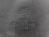 Zwarte leren laptoptas UEFA Champions League – foto 9 – kavel bij De Kringwinkel, Heverlee