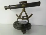 Decoratieve theodoliet met telescoop en kompas – foto 2 – kavel bij De Kringwinkel, Heverlee