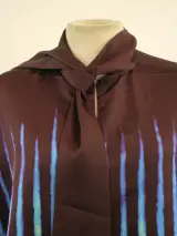 ESSENTIEL ANTWERP - Prachtige oversized blouse met kleurrijke print en sjaalkraag – foto 2 – kavel bij De Kringwinkel, Antwerpen