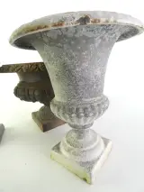 Set van 4 decoratieve gietijzeren tuinvazen in Medici stijl – foto 3 – kavel bij De Kringwinkel, Heverlee