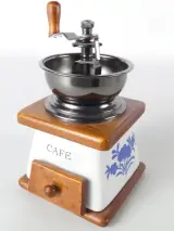 Set van 2 handmatige koffiemolens in nostalgische stijl – foto 7 – kavel bij De Kringwinkel, Heverlee