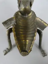Decoratieve metalen insectenbeeldje met beweegbare vleugels – foto 4 – kavel bij De Kringwinkel, Diest