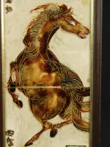 Maw & Co. – handbeschilderd majolicategeltableau met steigerend paard – foto 2 – kavel bij De Kringwinkel, Antwerpen