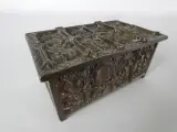 Vintage neogotisch bronzen/messing kistje – kavel bij De Kringwinkel, Heverlee