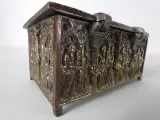 Vintage neogotisch bronzen/messing kistje – foto 6 – kavel bij De Kringwinkel, Heverlee