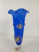 Blauwe glazen vaas met bloemdecoratie – foto 5 – kavel bij De Kringwinkel, Turnhout