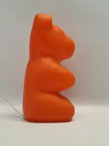 Vintage HEICO Gummibeer Lamp - Oranje Zittende Beer – foto 7 – kavel bij De Kringwinkel, Gent