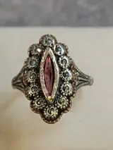 Vintage ring in Art Déco stijl met paars-roze navette steen en markasiet – foto 2 – kavel bij De Kringwinkel, Gent