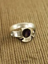 Sterling zilveren ring met paarse gefacetteerde steen – foto 4 – kavel bij De Kringwinkel, Antwerpen