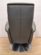 Relaxfauteuil in antracietgrijs leder met glanzende metalen schotelvoet - Hukla Duitsland – foto 15 – kavel bij De Kringwinkel, Gent