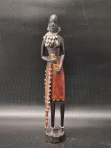 Twee handgesneden Afrikaanse Maasai beelden van een krijger en vrouw – foto 8 – kavel bij De Kringwinkel, Gent
