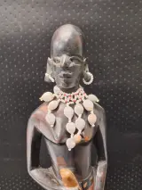 Twee handgesneden Afrikaanse Maasai beelden van een krijger en vrouw – foto 9 – kavel bij De Kringwinkel, Gent