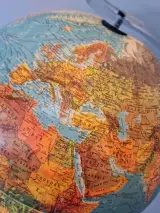 Vintage Scan-Globe A/S Verlichte wereldbol - Denemarken 1992 - Plexiglas voet – foto 2 – kavel bij De Kringwinkel, Gent