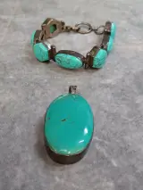Zilveren hanger en armband met turquoise stenen – foto 2 – kavel bij De Kringwinkel, Gent
