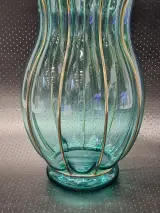 Vintage turquoise glazen vaas in Murano-stijl met metalen frame – foto 2 – kavel bij De Kringwinkel, Gent