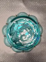 Vintage turquoise glazen vaas in Murano-stijl met metalen frame – foto 9 – kavel bij De Kringwinkel, Gent