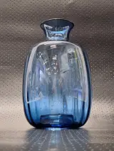 IKEA TONSÄTTA mondgeblazen vaas van blauw optic glas – foto 6 – kavel bij De Kringwinkel, Gent