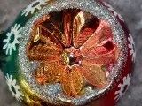 Vintage glazen kerstpiek en bijpassende kerstbal met reflector – foto 3 – kavel bij De Kringwinkel, Gent