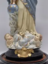 Religieus gipsen beeld van Onze-Lieve-Vrouw van de Overwinning onder mondgeblazen stolp – foto 4 – kavel bij De Kringwinkel, Gent