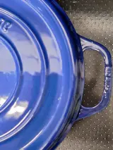 Staub La Cocotte gietijzeren braadpan, diameter 26 cm in donkerblauw – foto 3 – kavel bij De Kringwinkel, Gent