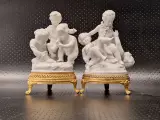 Set van twee Unterweissbach biscuit porseleinen putti beeldengroepen in Louis XV-stijl – foto 2 – kavel bij De Kringwinkel, Gent