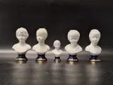 Set van vijf vintage porseleinen kinderbustes naar Jean-Antoine Houdon – foto 2 – kavel bij De Kringwinkel, Gent
