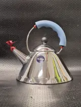 Iconische Alessi 9093 fluitketel ontworpen door Michael Graves – kavel bij De Kringwinkel, Gent