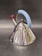 Iconische Alessi 9093 fluitketel ontworpen door Michael Graves – foto 7 – kavel bij De Kringwinkel, Gent
