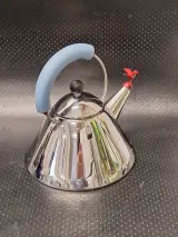 Iconische Alessi 9093 fluitketel ontworpen door Michael Graves – foto 8 – kavel bij De Kringwinkel, Gent
