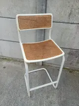 Set van 2 vintage barkrukken met gevlochten zitting – foto 3 – kavel bij De Kringwinkel, Oudenaarde